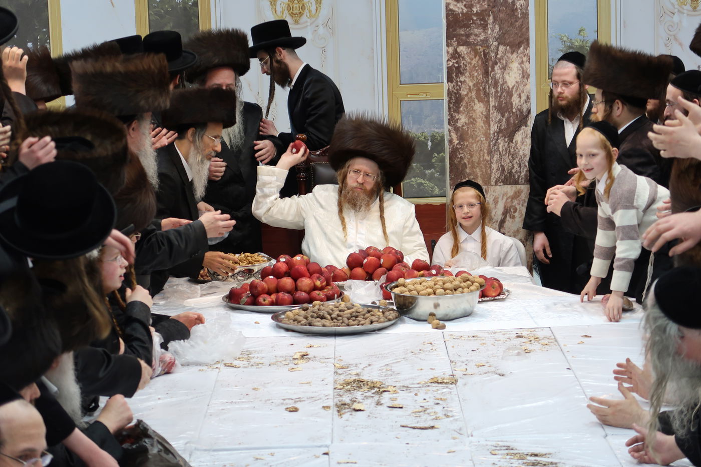 חג הפסח בחצה"ק שומרי אמונים