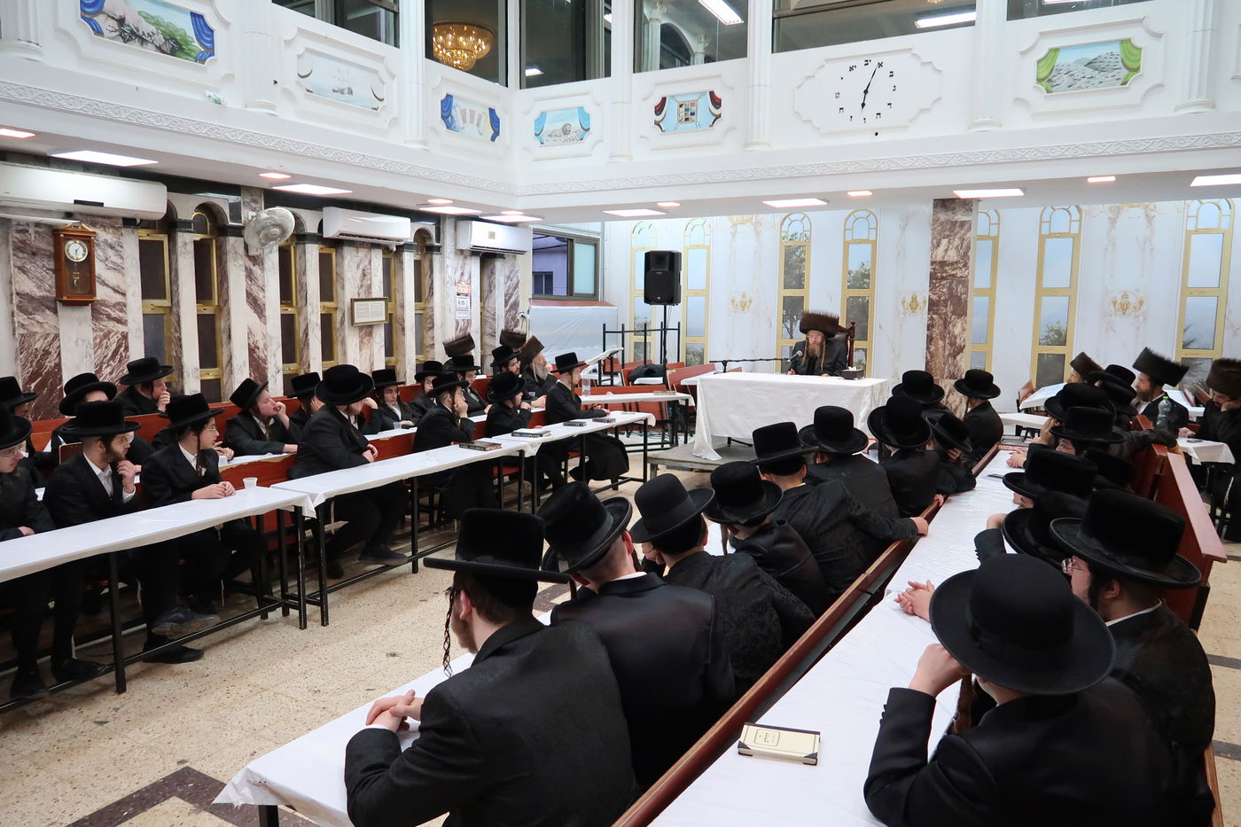 חג הפסח בחצה"ק שומרי אמונים