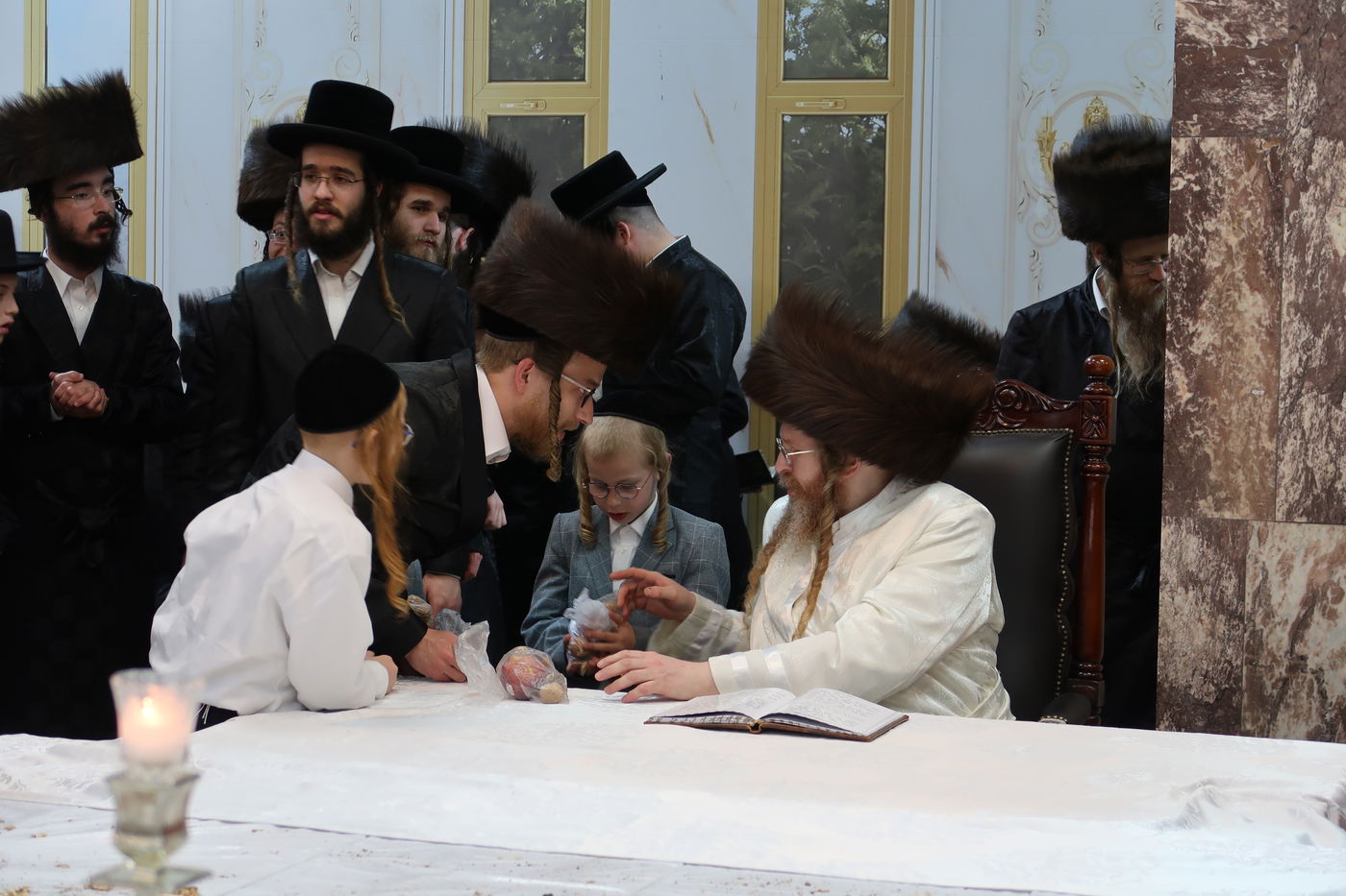 חג הפסח בחצה"ק שומרי אמונים