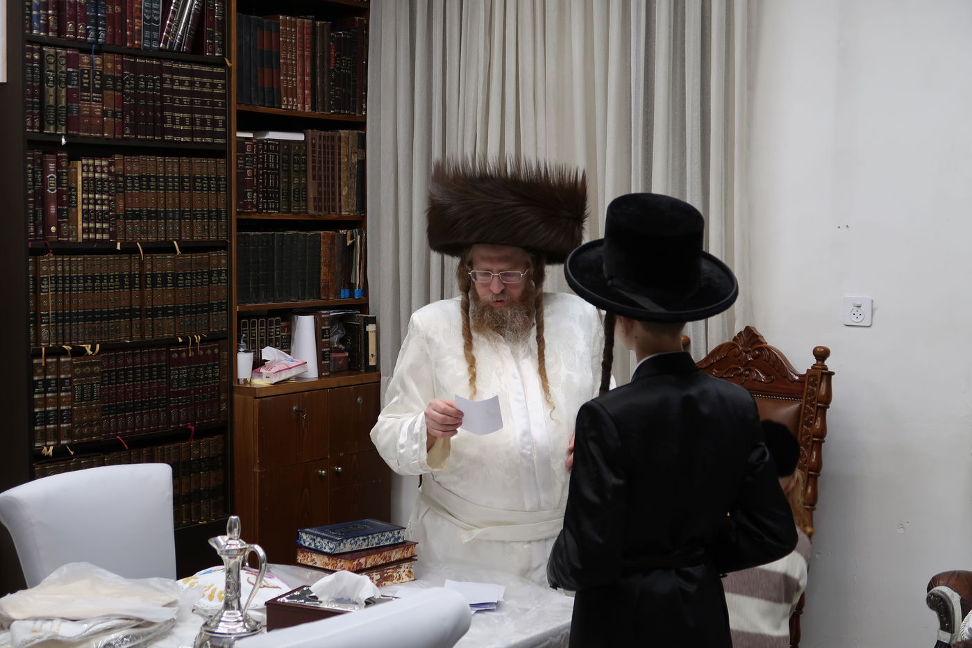 חג הפסח בחצה"ק שומרי אמונים