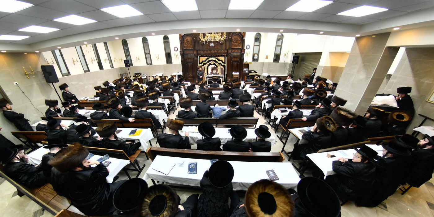 האדמו"ר מקרעטשניף י-ם בחוה"מ פסח