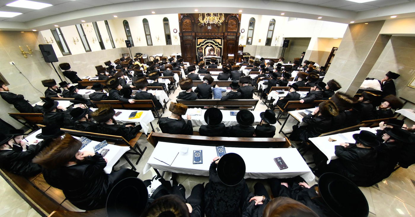 האדמו"ר מקרעטשניף י-ם בחוה"מ פסח