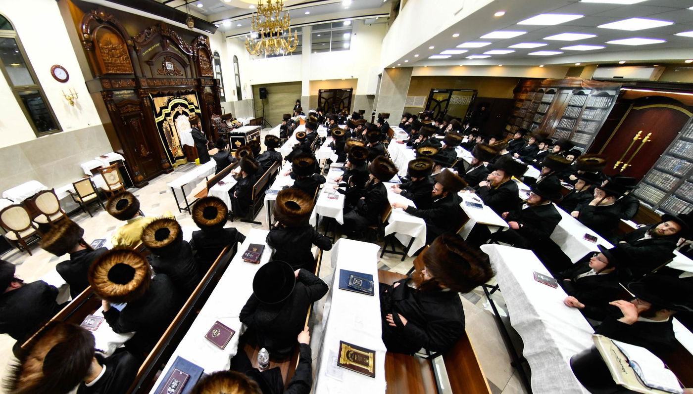 האדמו"ר מקרעטשניף י-ם בחוה"מ פסח