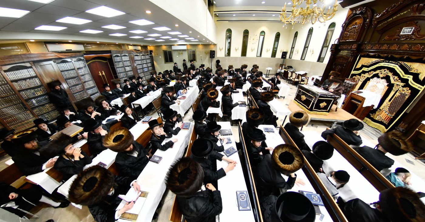 האדמו"ר מקרעטשניף י-ם בחוה"מ פסח