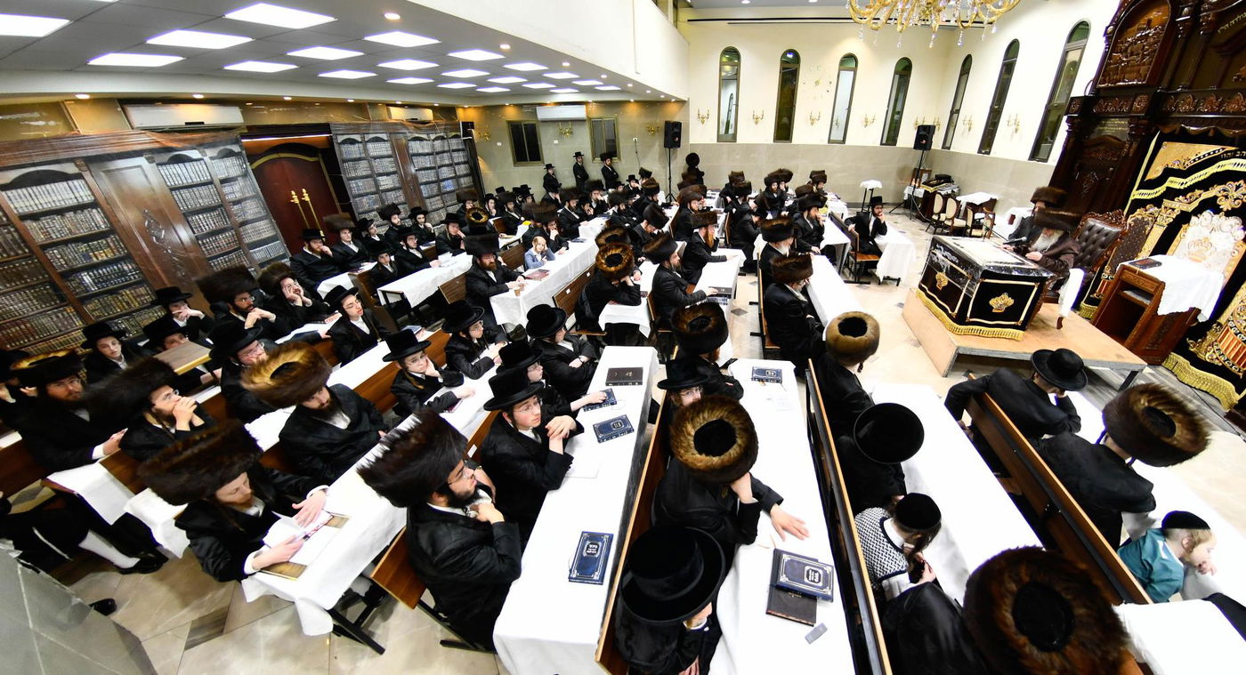 האדמו"ר מקרעטשניף י-ם בחוה"מ פסח