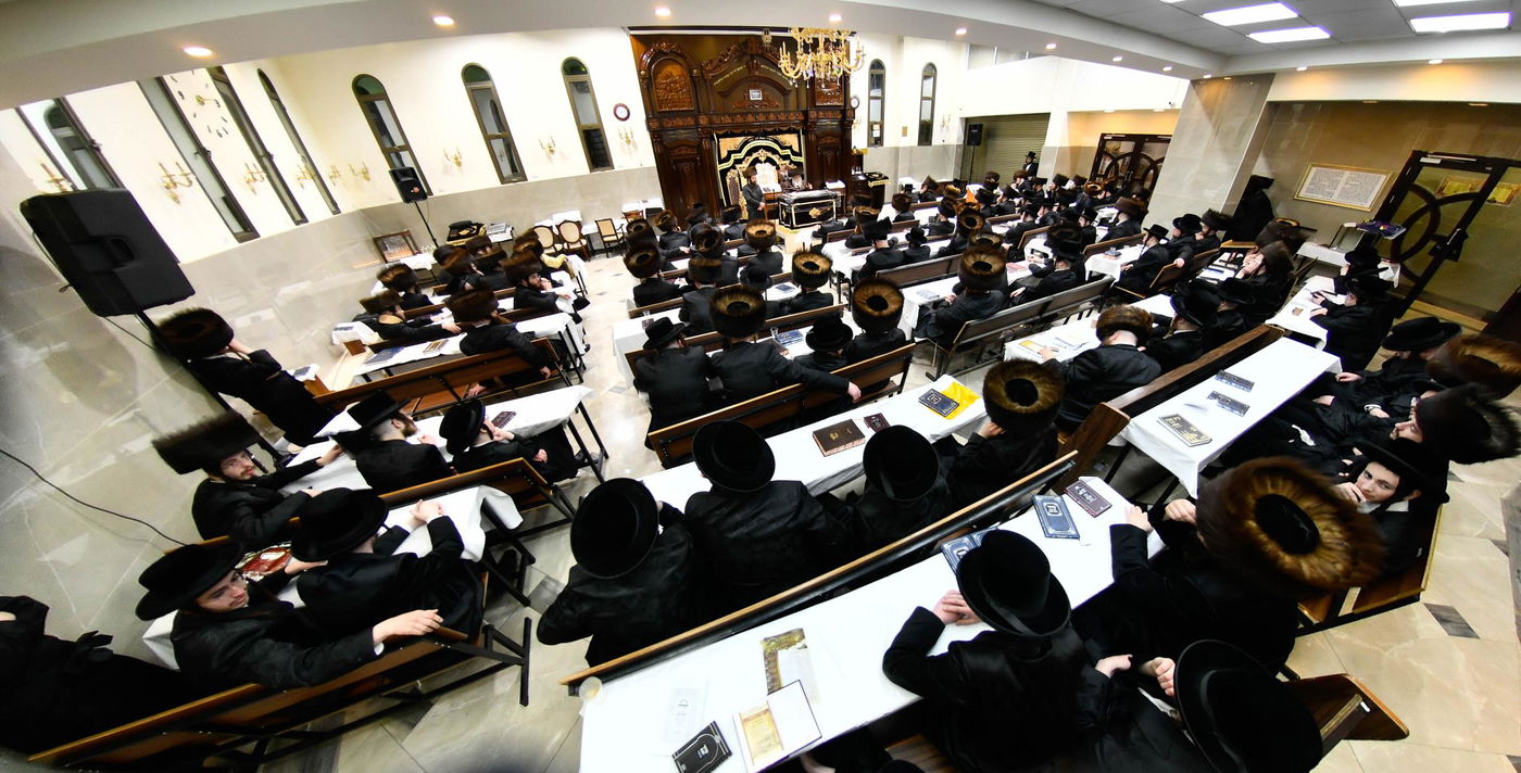 האדמו"ר מקרעטשניף י-ם בחוה"מ פסח