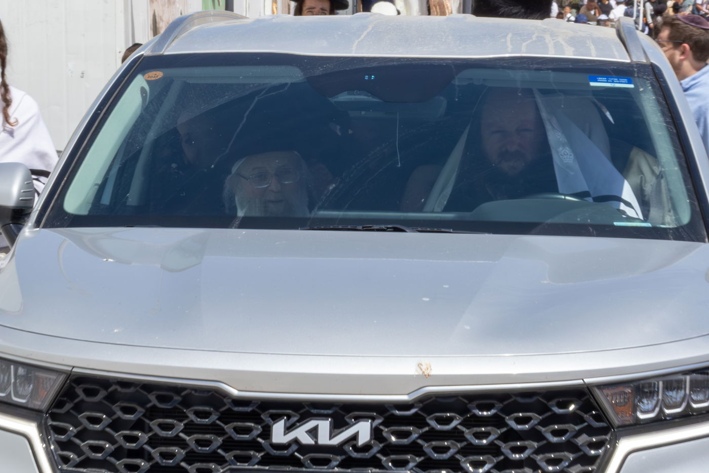 האדמו"ר מפינסק קרלין בתפילת מוסף בכותל המערבי