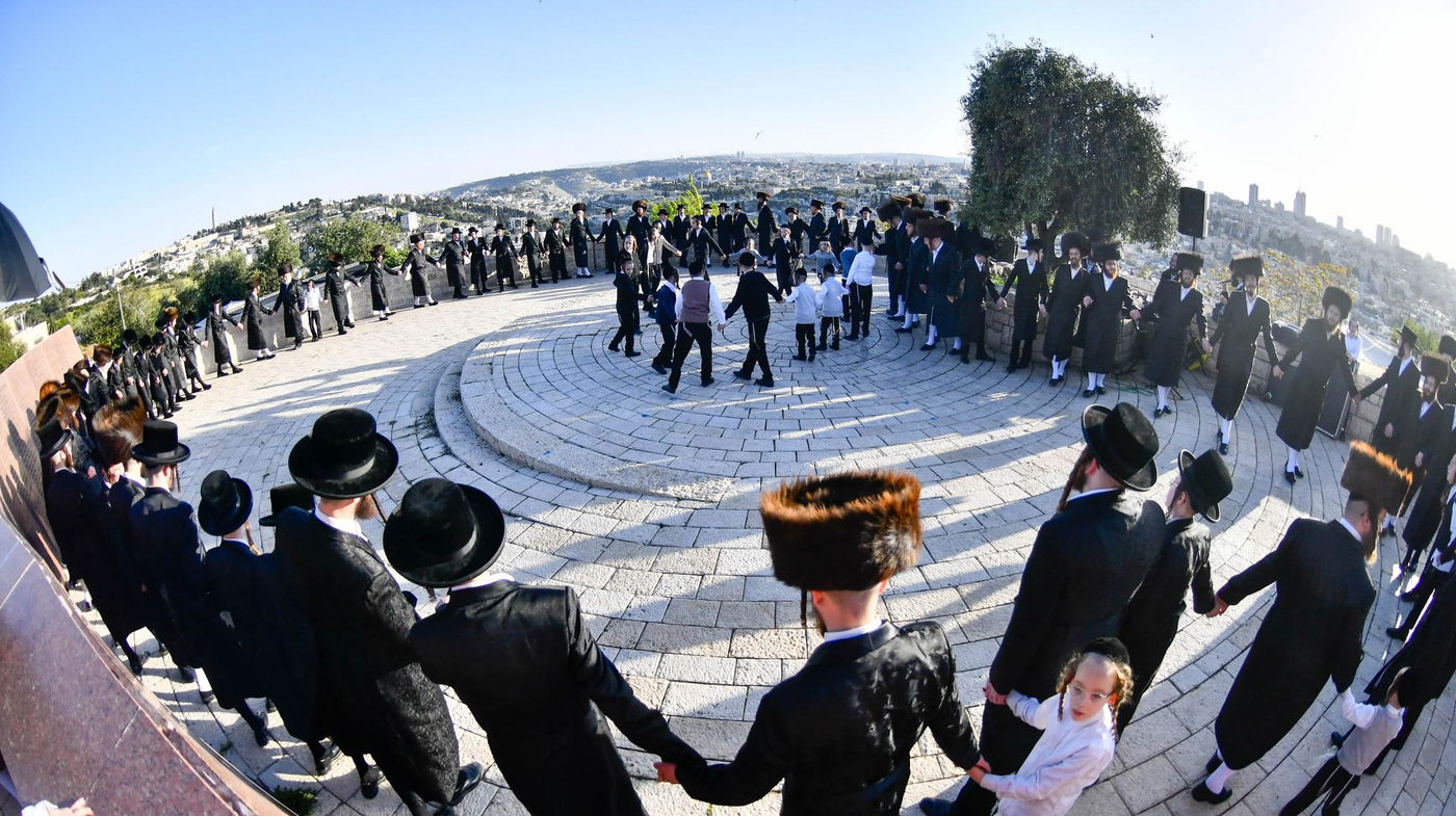 האדמו"ר מקרעטשניף י-ם מול הר הצופים