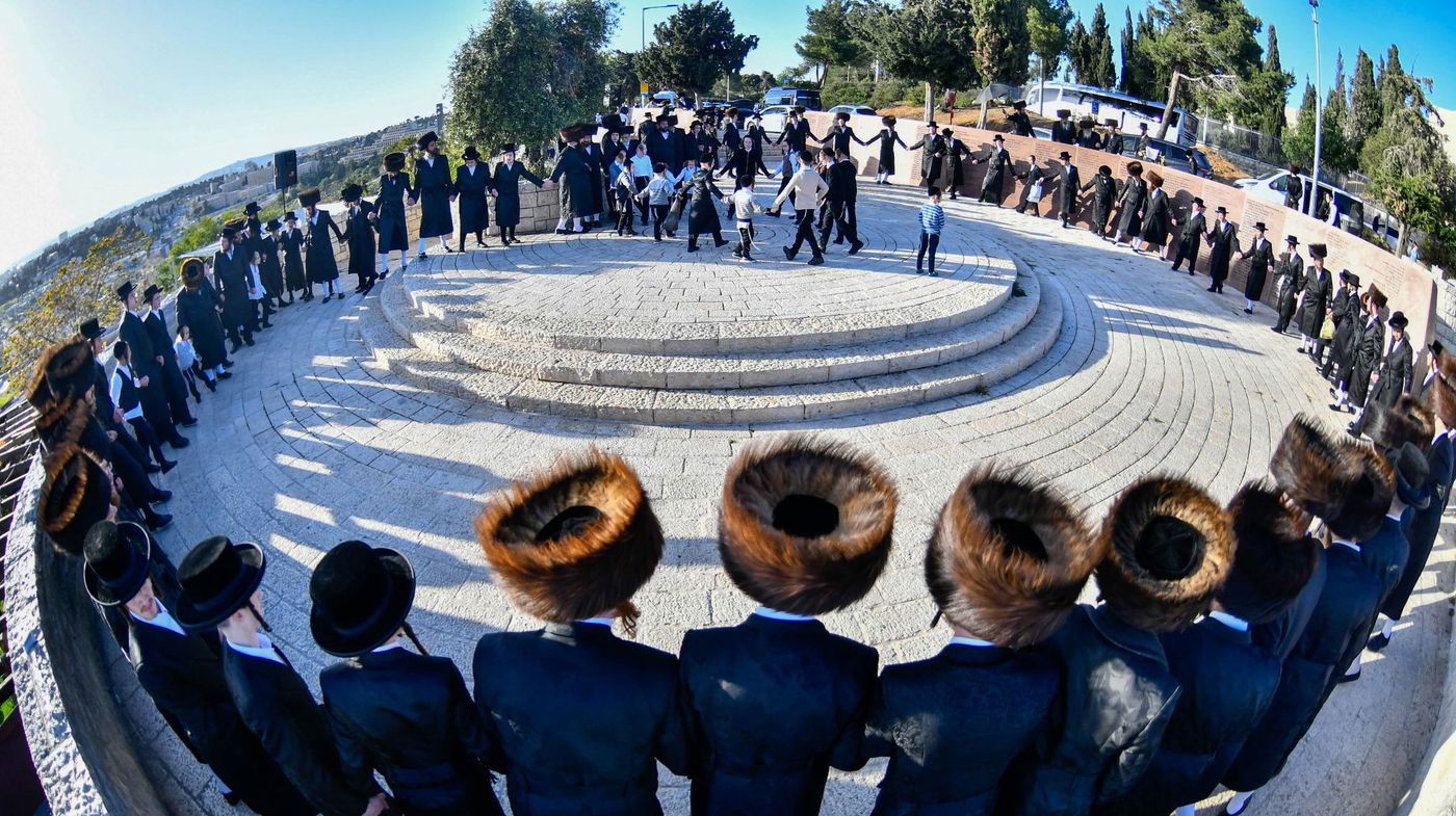 האדמו"ר מקרעטשניף י-ם מול הר הצופים