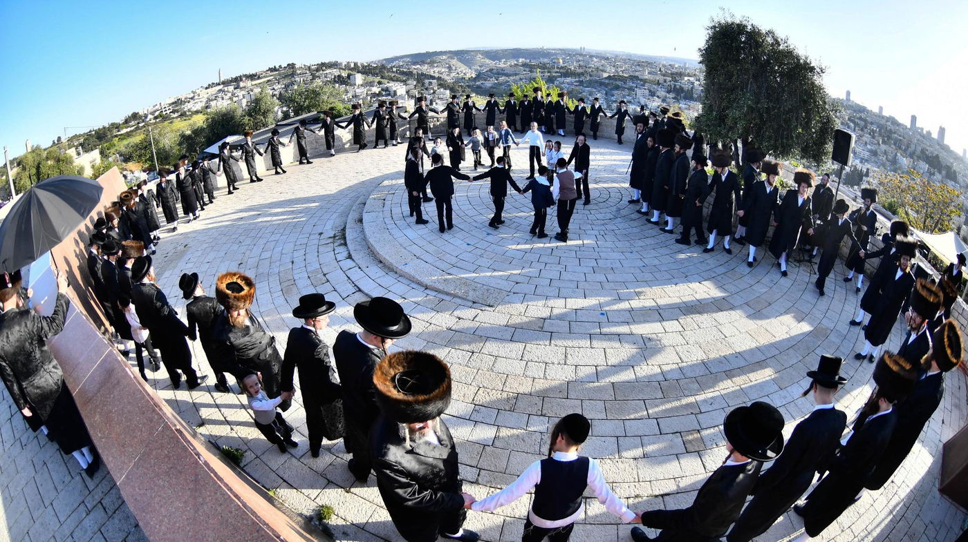 האדמו"ר מקרעטשניף י-ם מול הר הצופים