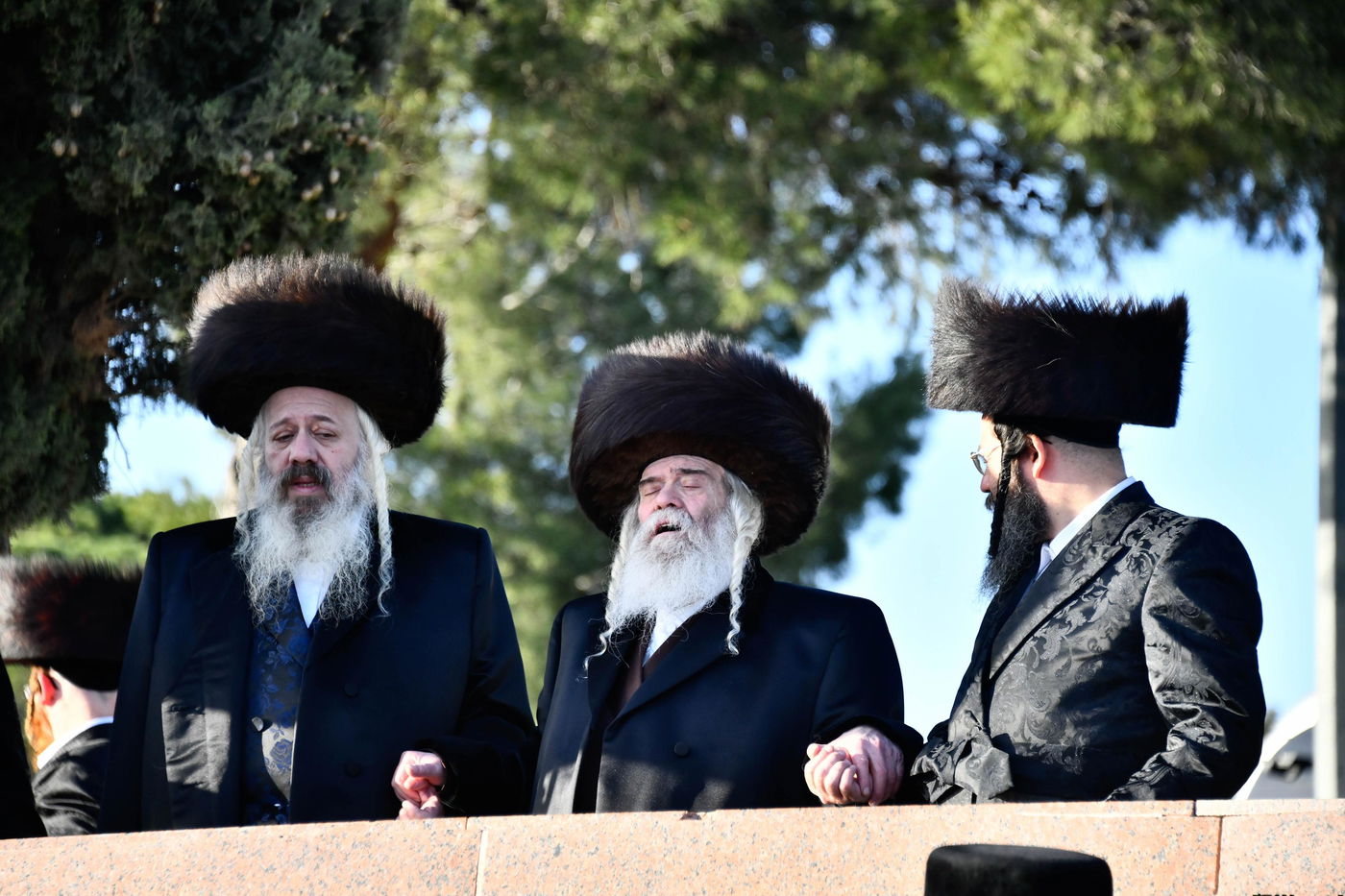 האדמו"ר מקרעטשניף י-ם מול הר הצופים