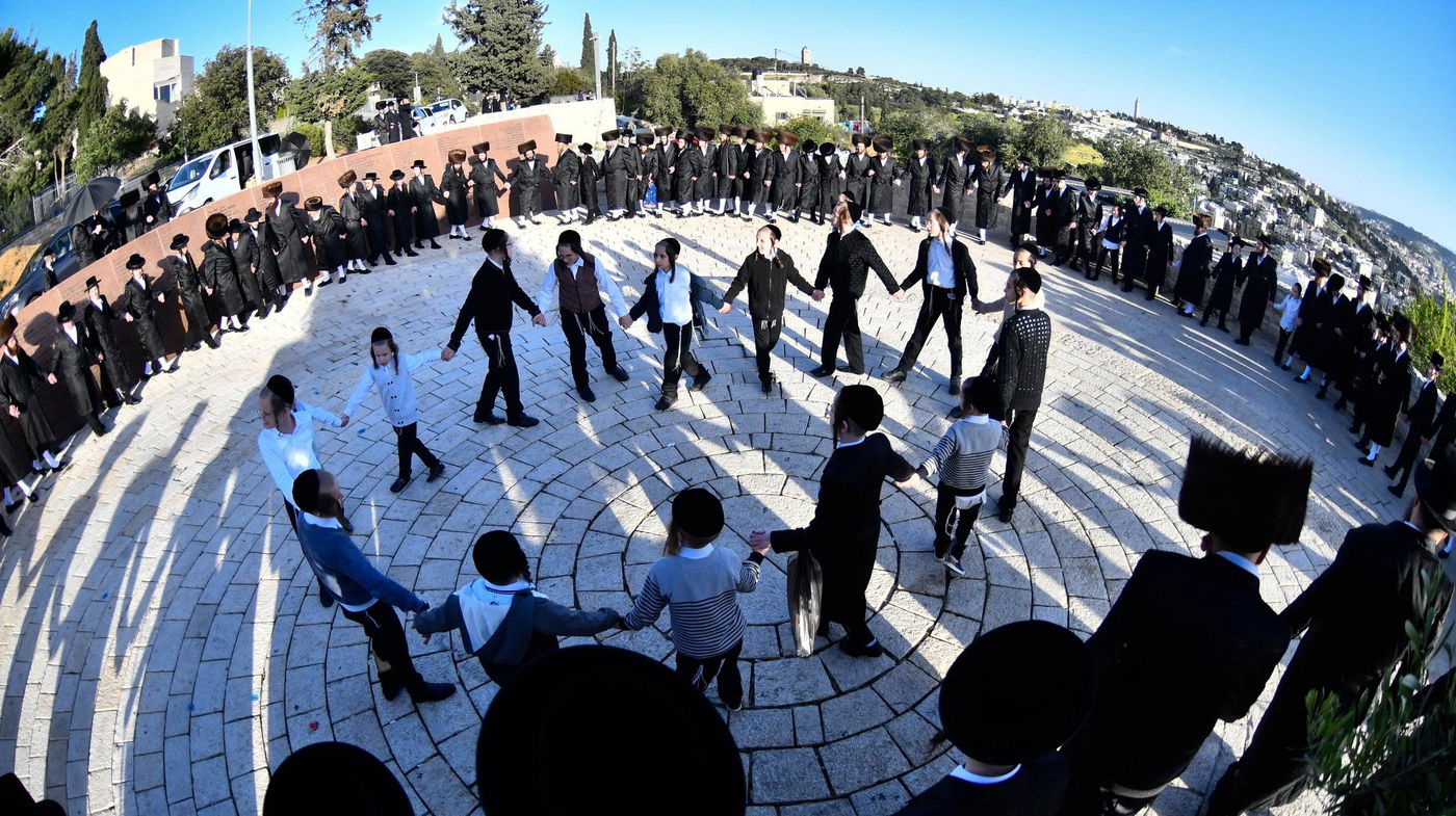 האדמו"ר מקרעטשניף י-ם מול הר הצופים