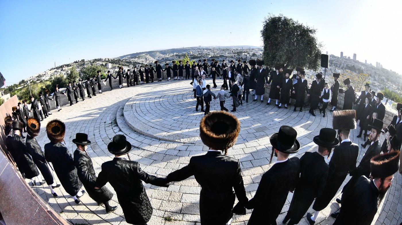 האדמו"ר מקרעטשניף י-ם מול הר הצופים