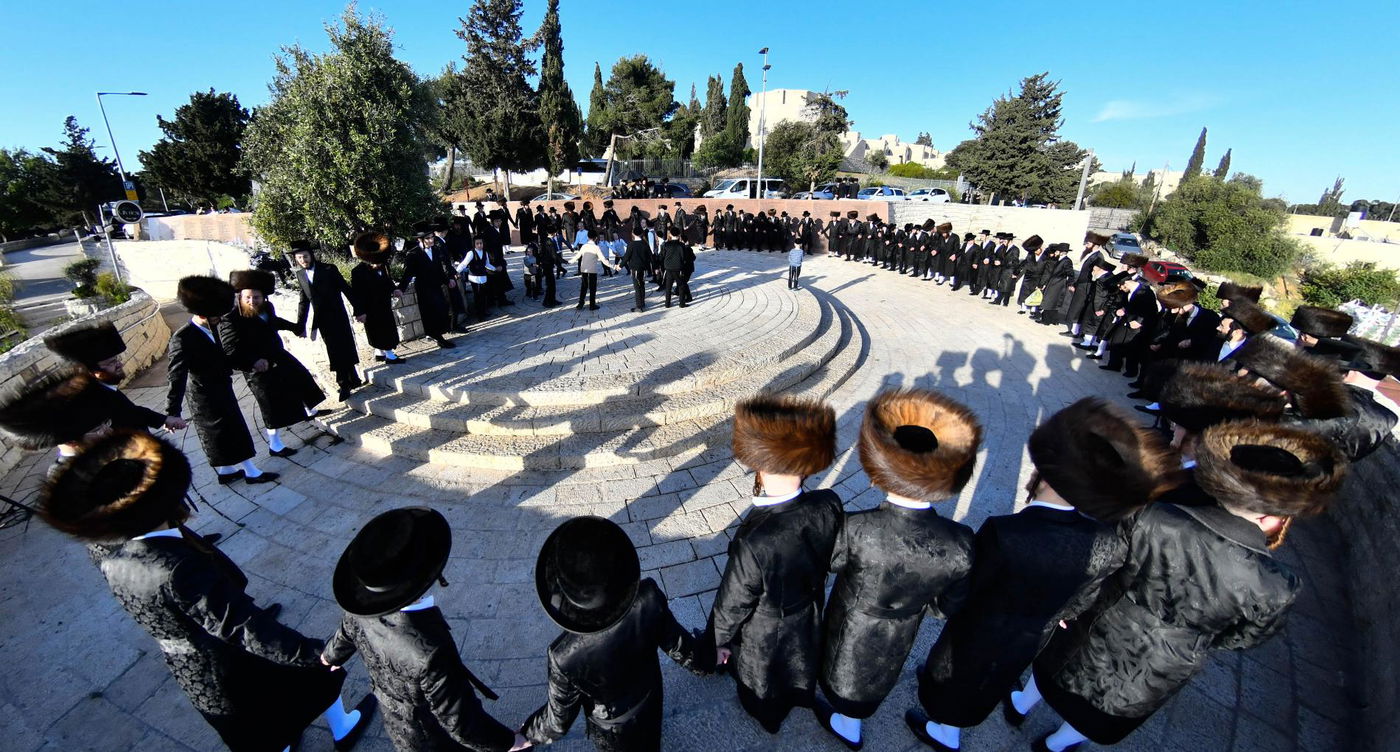 האדמו"ר מקרעטשניף י-ם מול הר הצופים