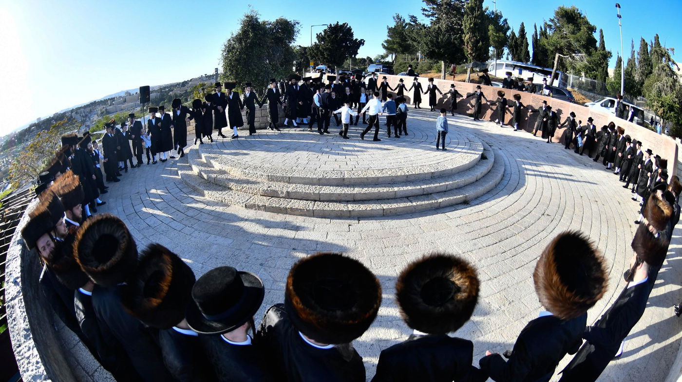 האדמו"ר מקרעטשניף י-ם מול הר הצופים