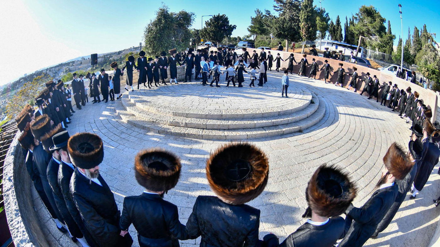האדמו"ר מקרעטשניף י-ם מול הר הצופים