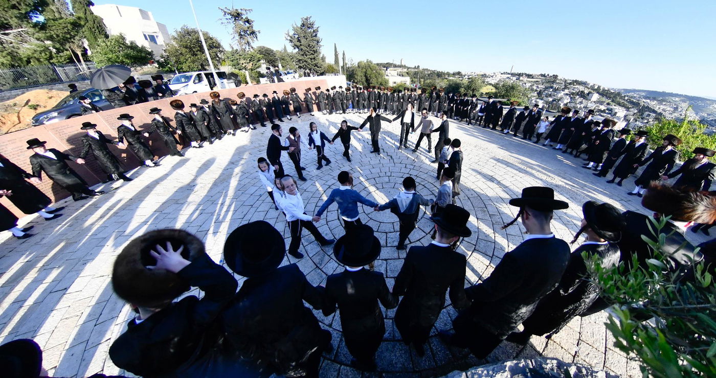 האדמו"ר מקרעטשניף י-ם מול הר הצופים