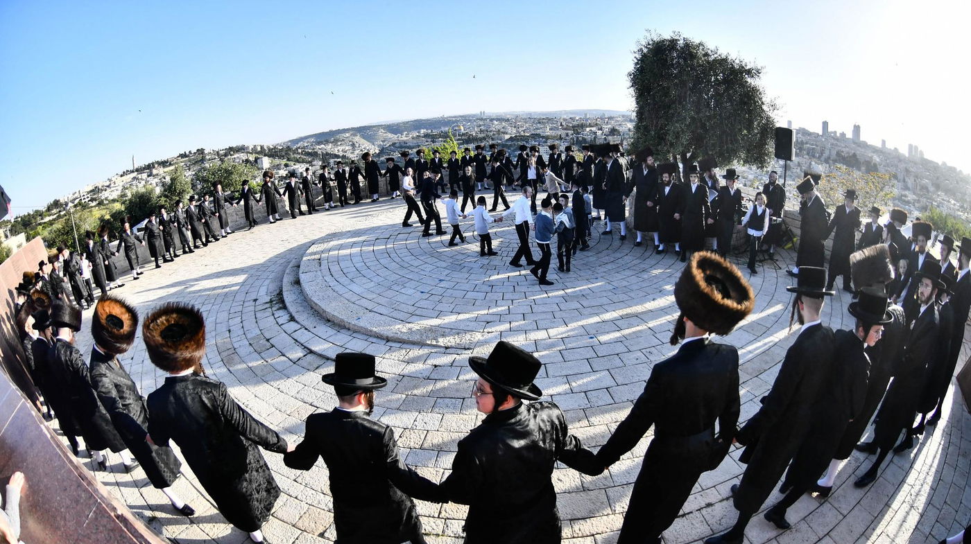 האדמו"ר מקרעטשניף י-ם מול הר הצופים