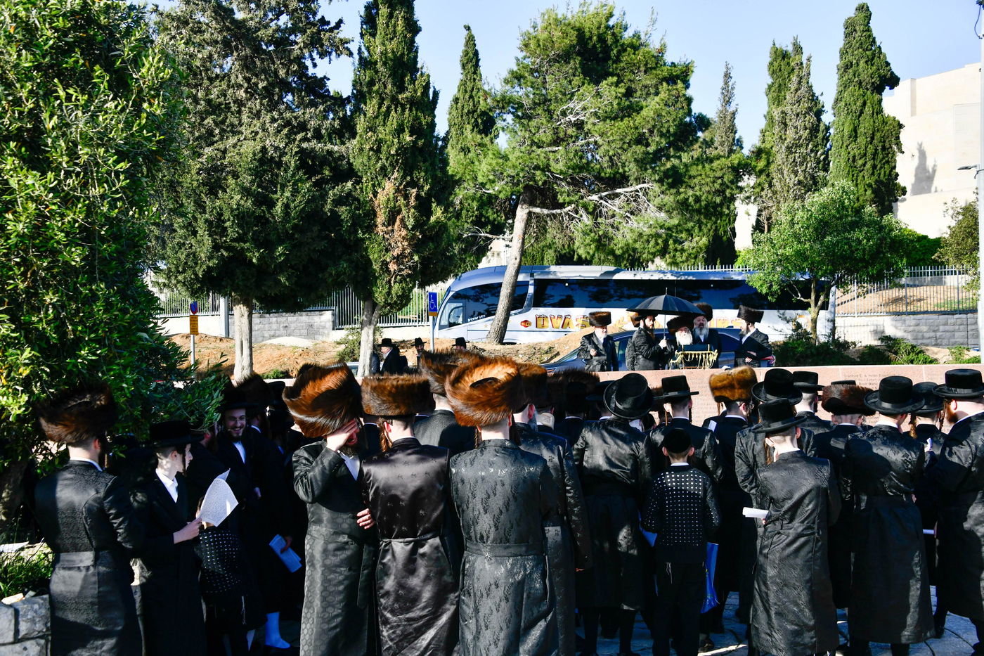 האדמו"ר מקרעטשניף י-ם מול הר הצופים
