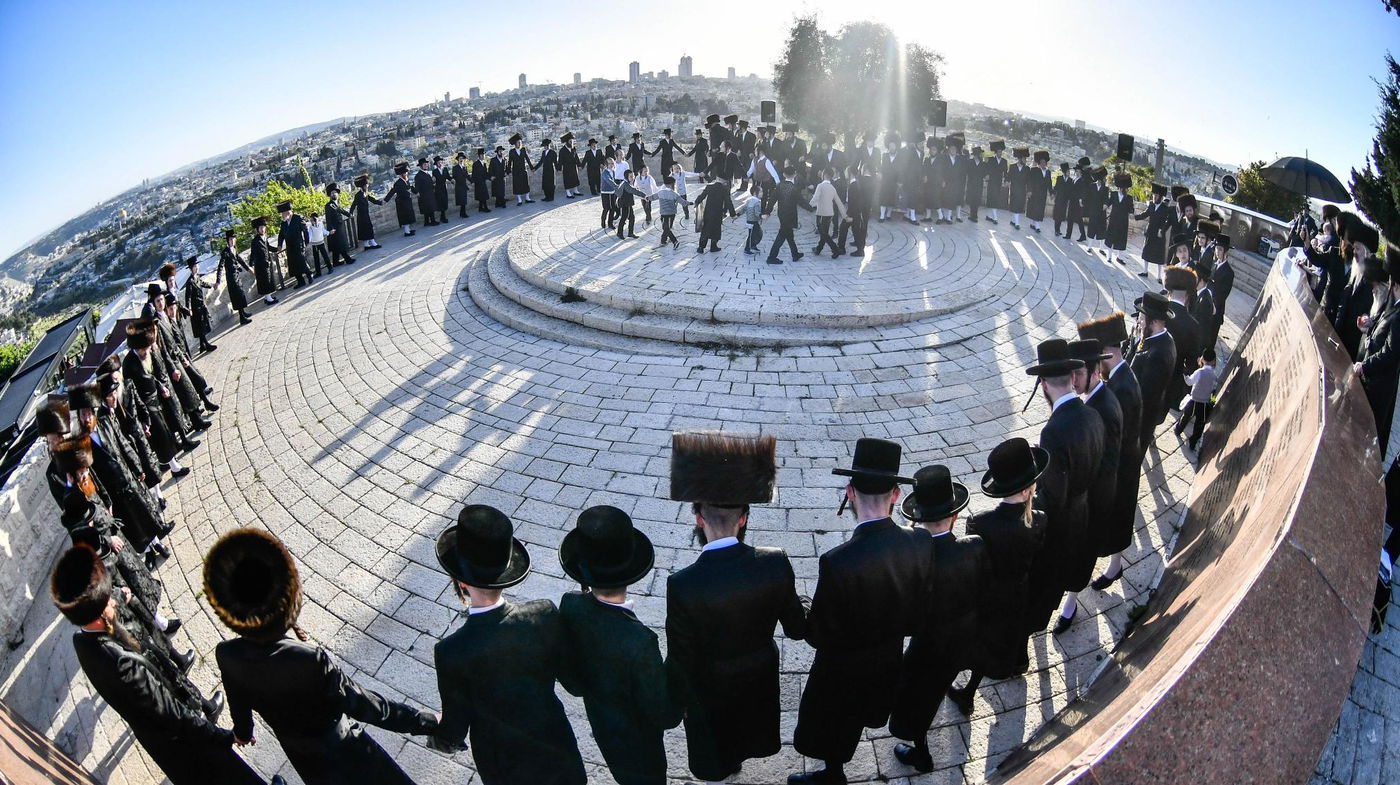 האדמו"ר מקרעטשניף י-ם מול הר הצופים