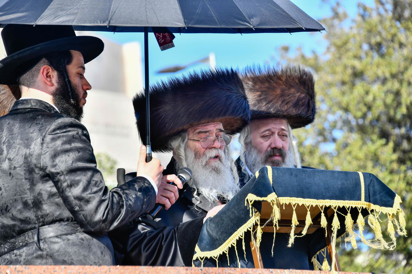 האדמו"ר מקרעטשניף י-ם מול הר הצופים