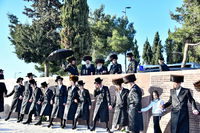 האדמו"ר מקרעטשניף י-ם מול הר הצופים