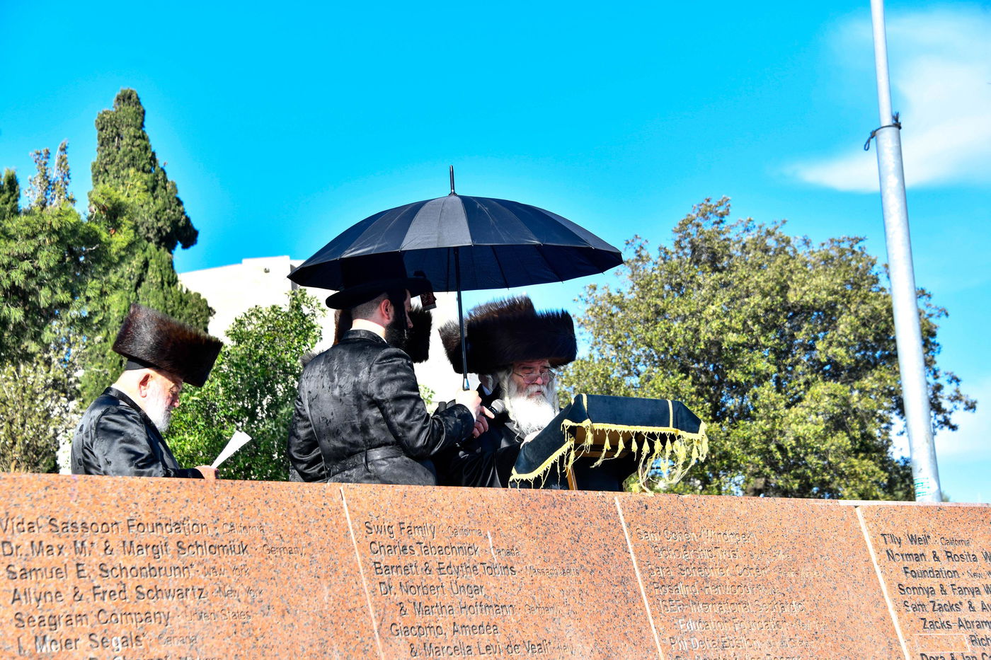 האדמו"ר מקרעטשניף י-ם מול הר הצופים