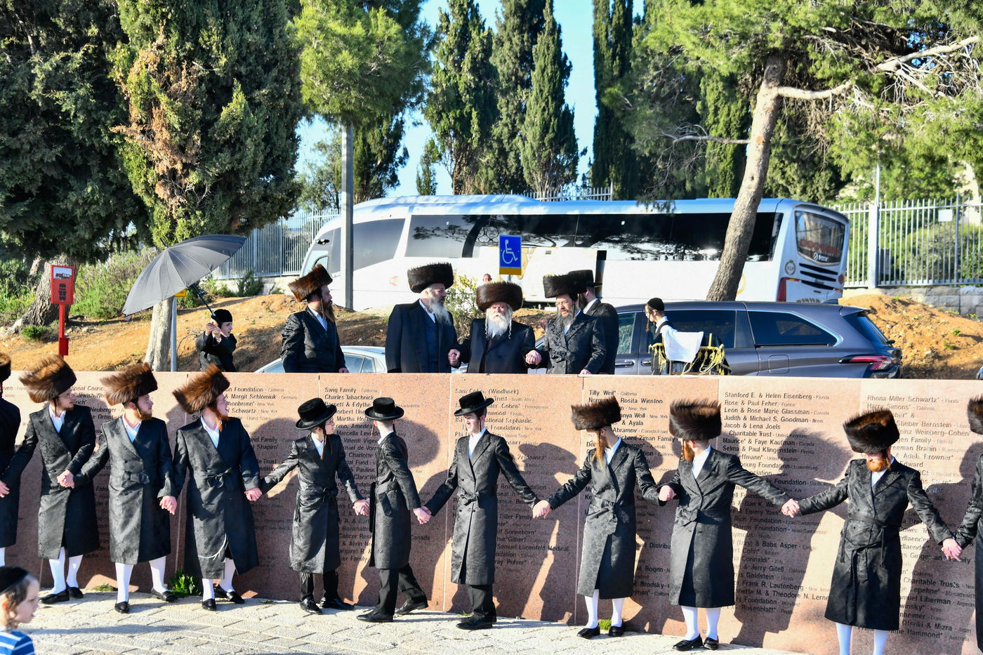 האדמו"ר מקרעטשניף י-ם מול הר הצופים