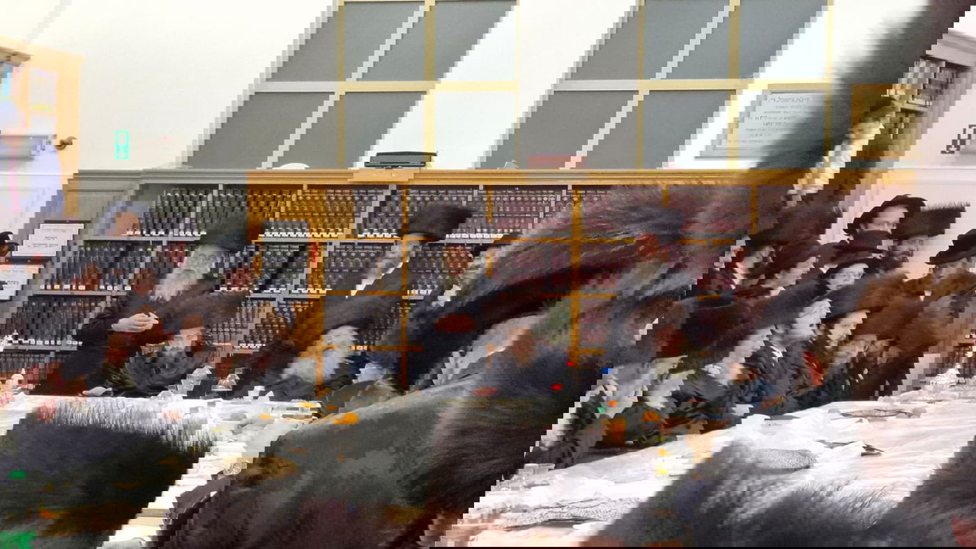 האדמו"ר מסאדיגורה בטיש באנטווערפן