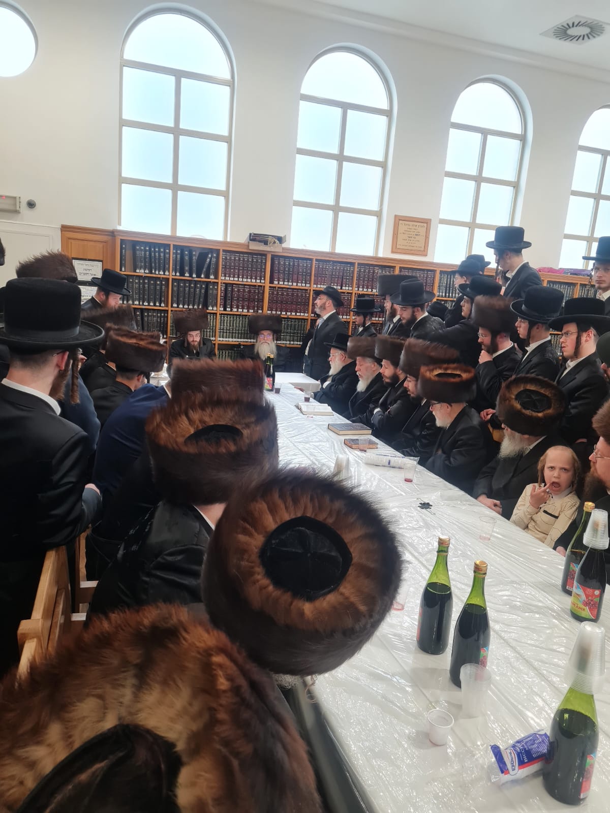 האדמו"ר מסאדיגורה בטיש באנטווערפן