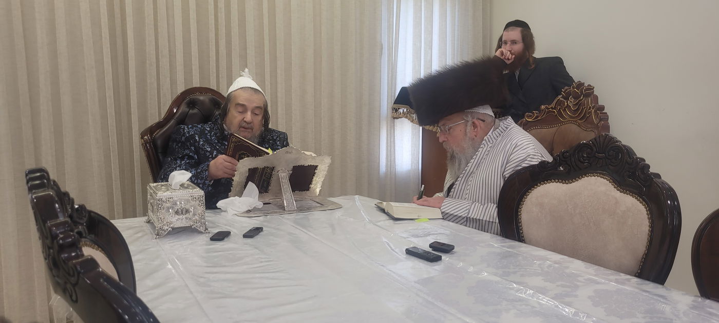 האדמו"ר מפינסק קרלין בביקור אצל הגרי"מ שכטר