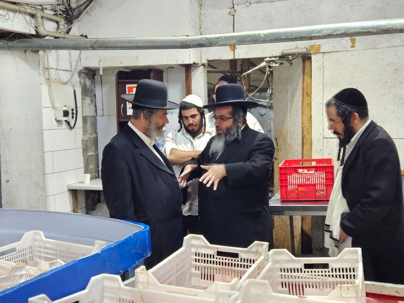 הרב יעקב גאן בהכשרת המטבחים לקראת פסח