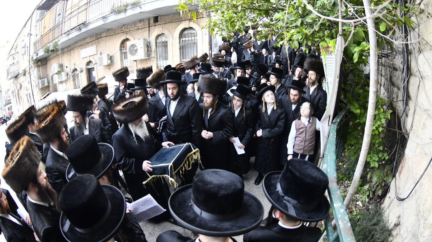 האדמו"ר מקרעטשניף י-ם בברכת האילנות