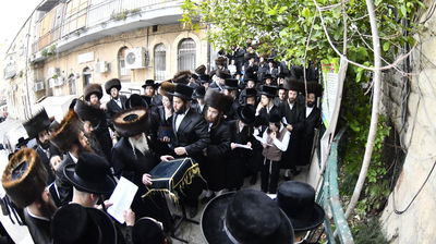 האדמו"ר מקרעטשניף י-ם בברכת האילנות