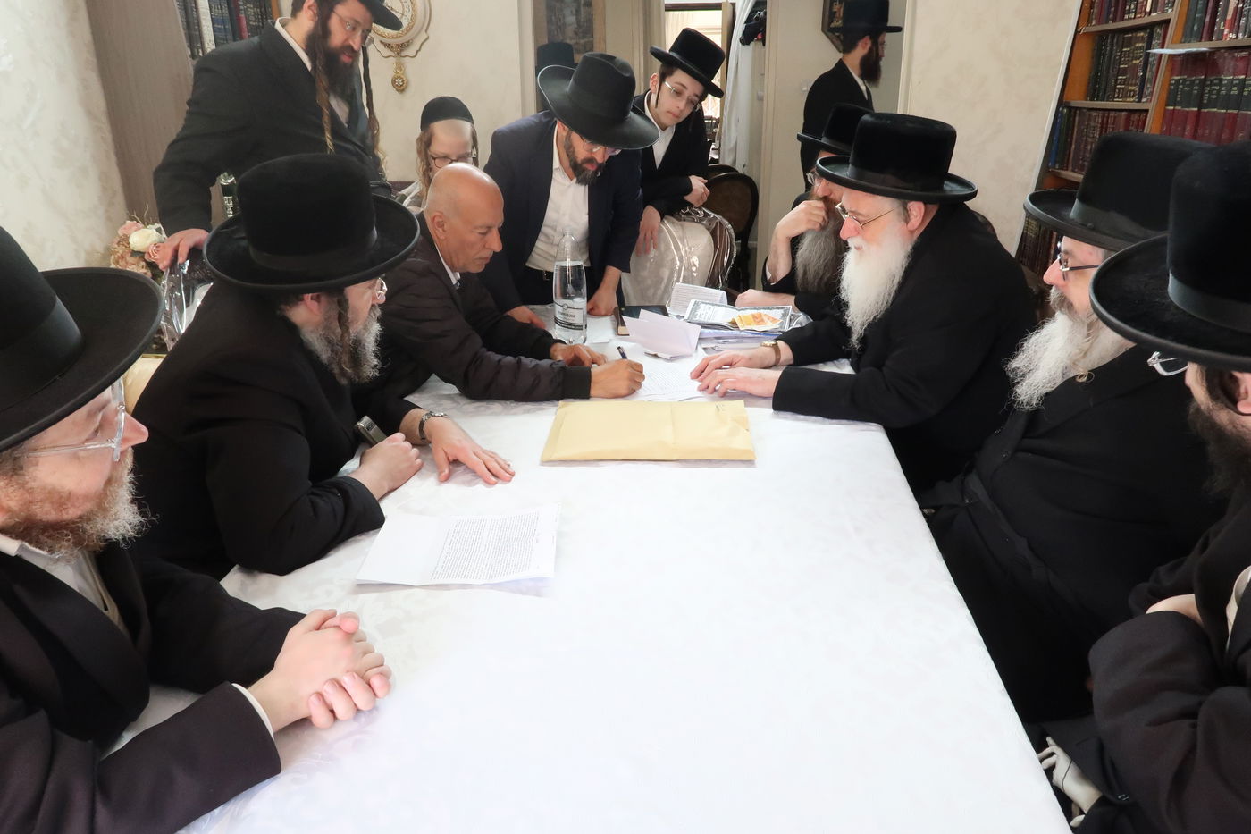 חג הפסח בחצה"ק סערט ויז'ניץ