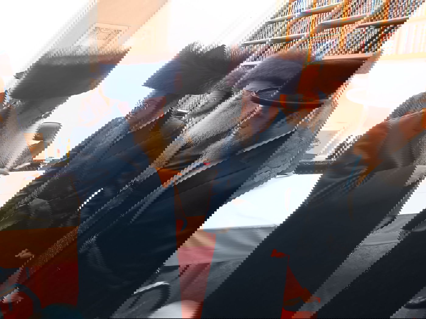 הגאון רבי פנחס לייבוש פאדאווא, אב"ד שומרי הדת אנטווערפן בביקור חג אצל האדמו"ר מסאדיגורה