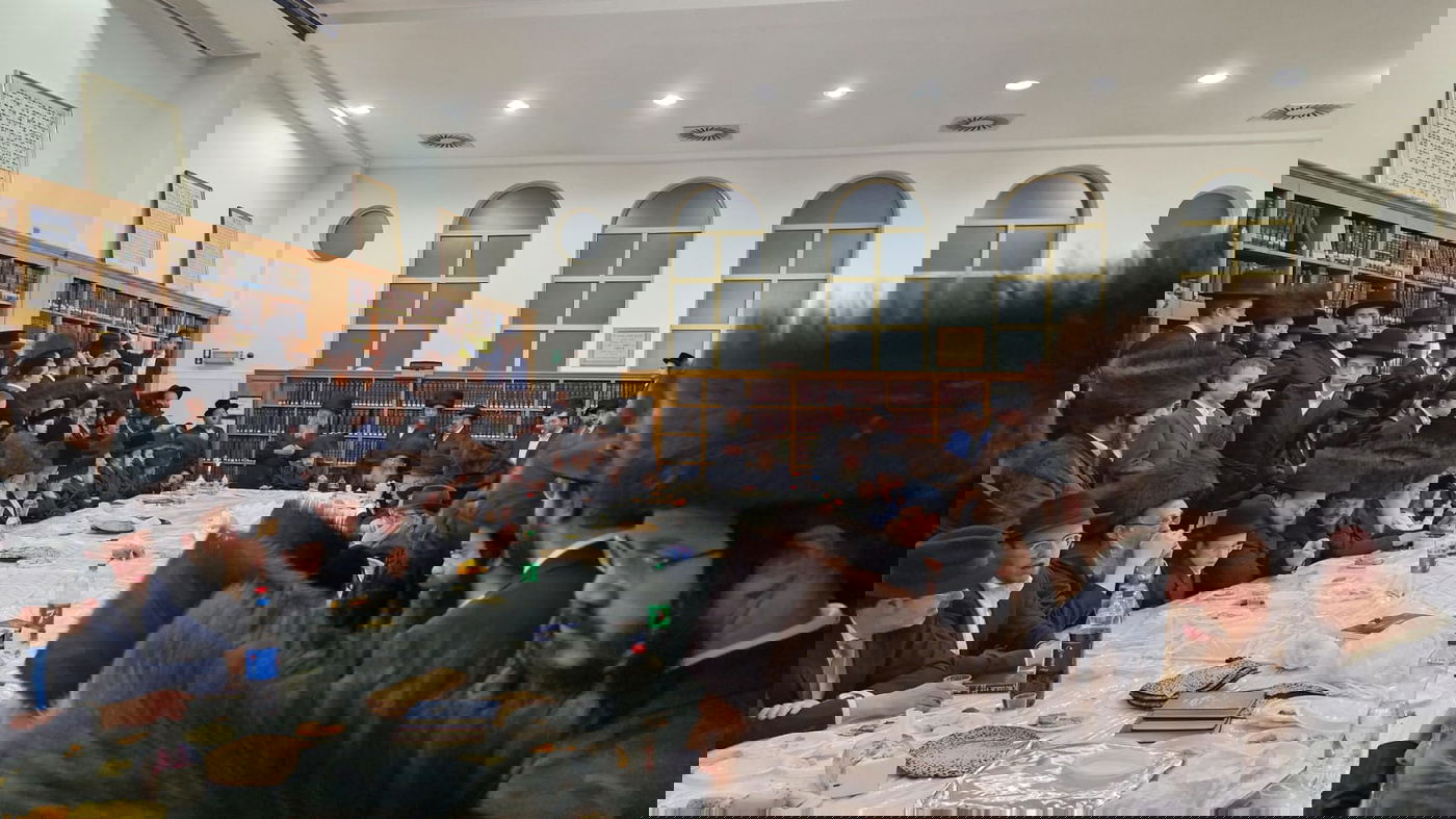 הגאון רבי פנחס לייבוש פאדאווא, אב"ד שומרי הדת אנטווערפן בביקור חג אצל האדמו"ר מסאדיגורה