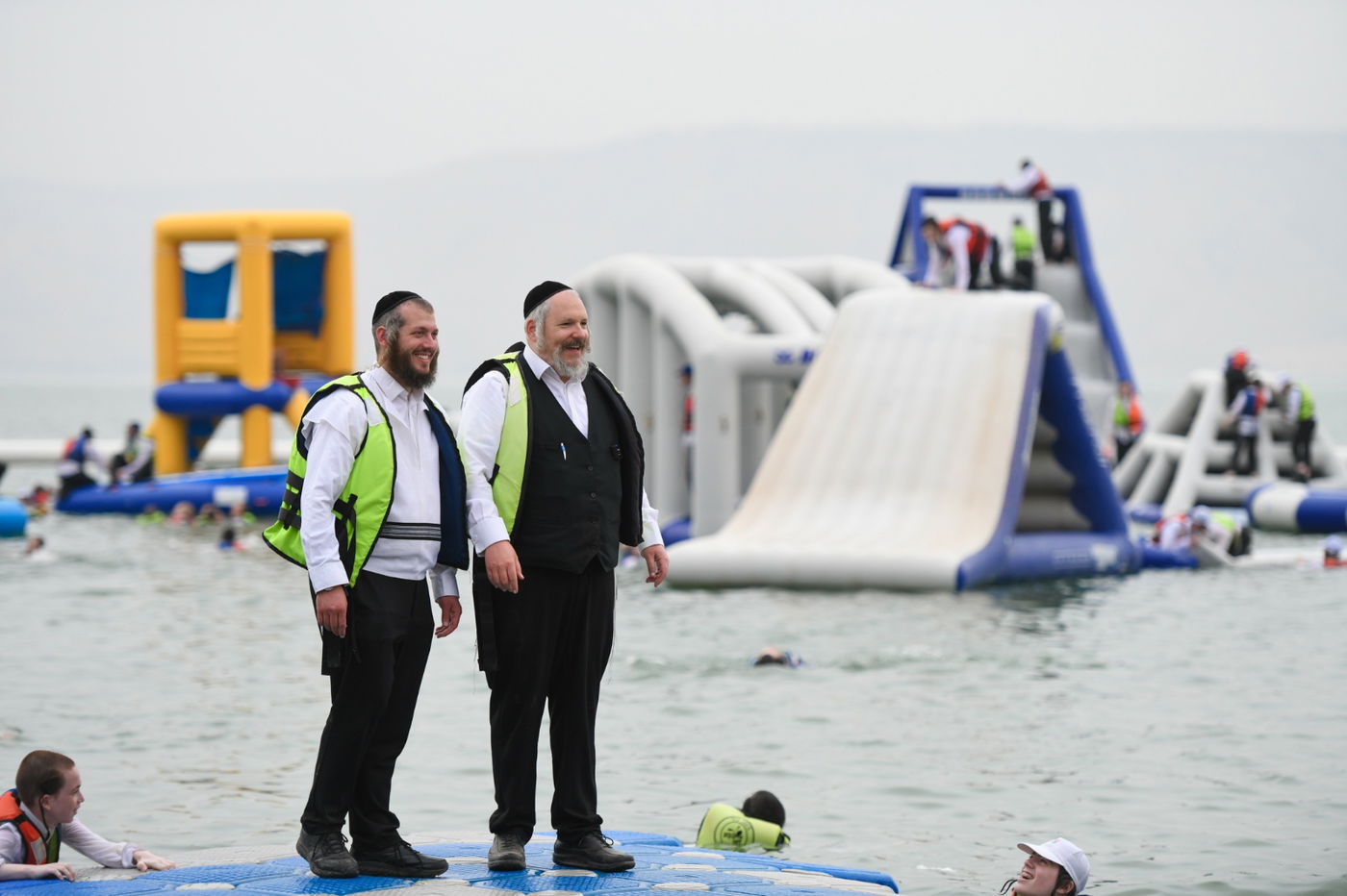 הטיול של הבחורים החסידיים בביתר עילית