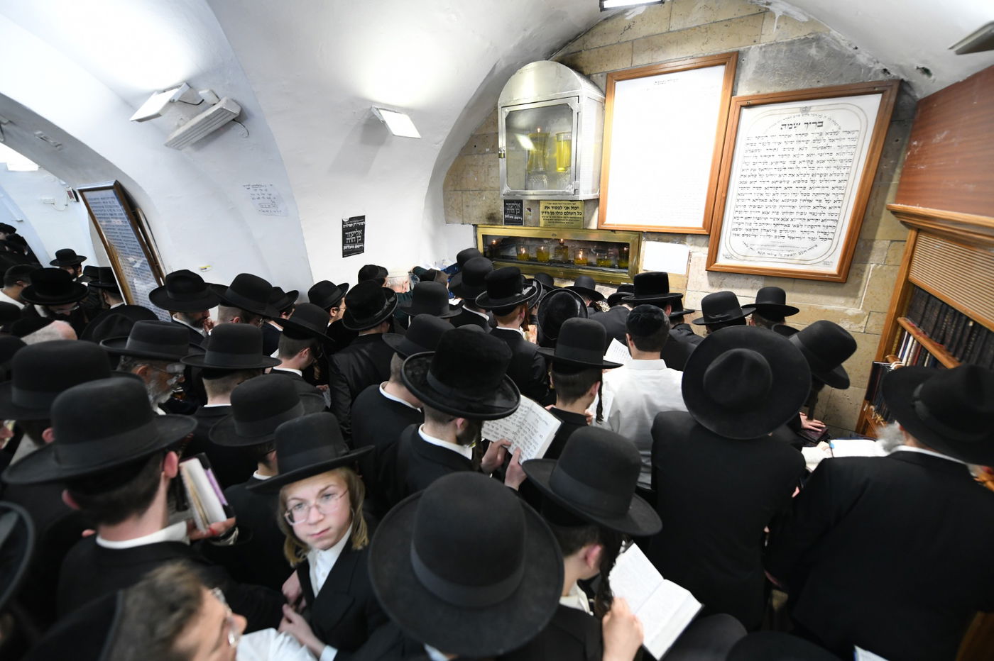 הטיול של הבחורים החסידיים בביתר עילית