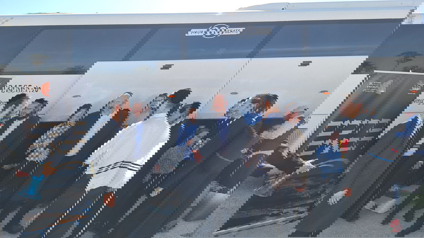 הטיול של הבחורים החסידיים בביתר עילית