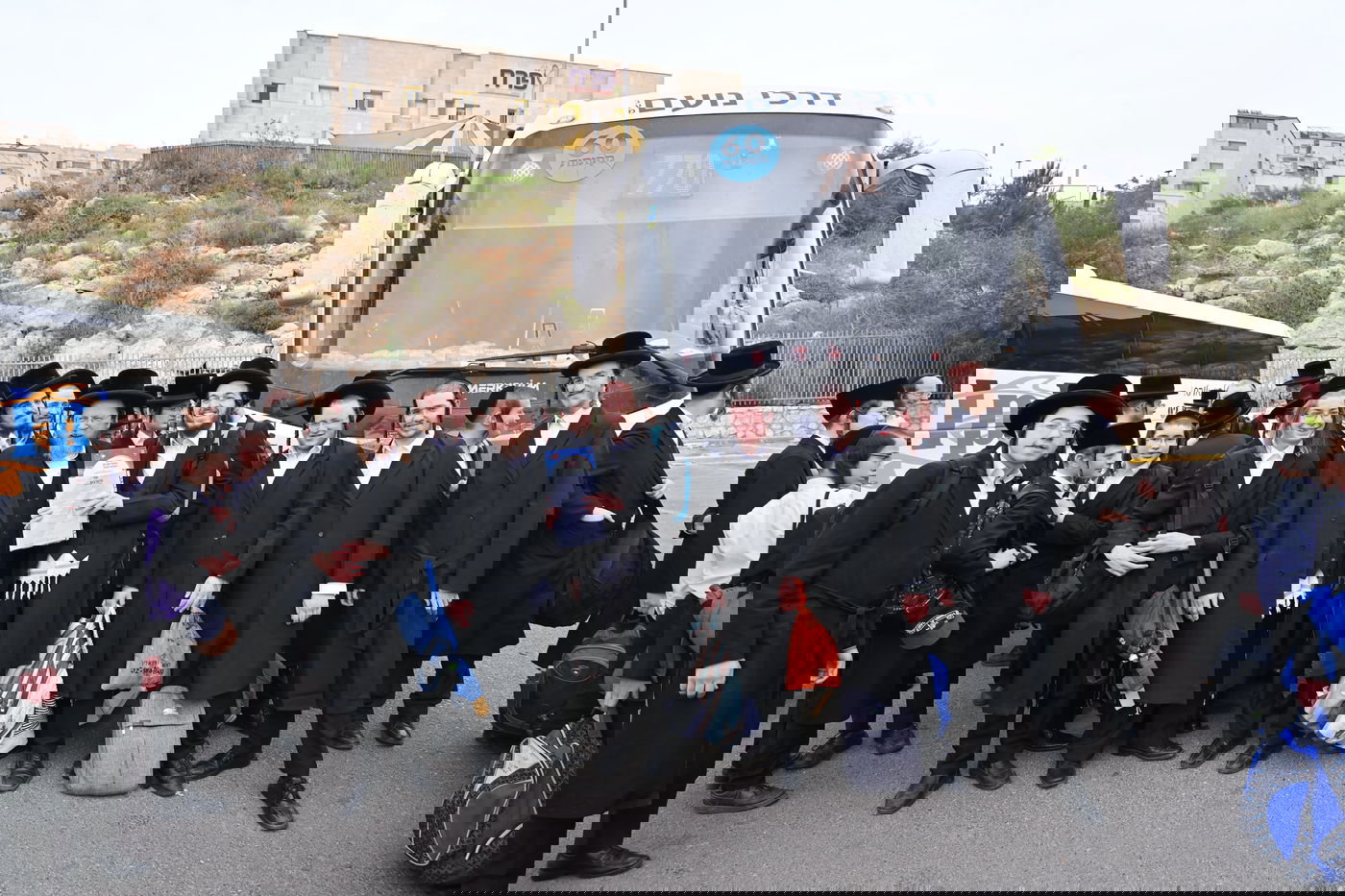 הטיול של הבחורים החסידיים בביתר עילית