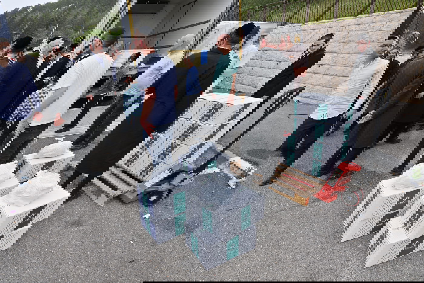 הטיול של הבחורים החסידיים בביתר עילית