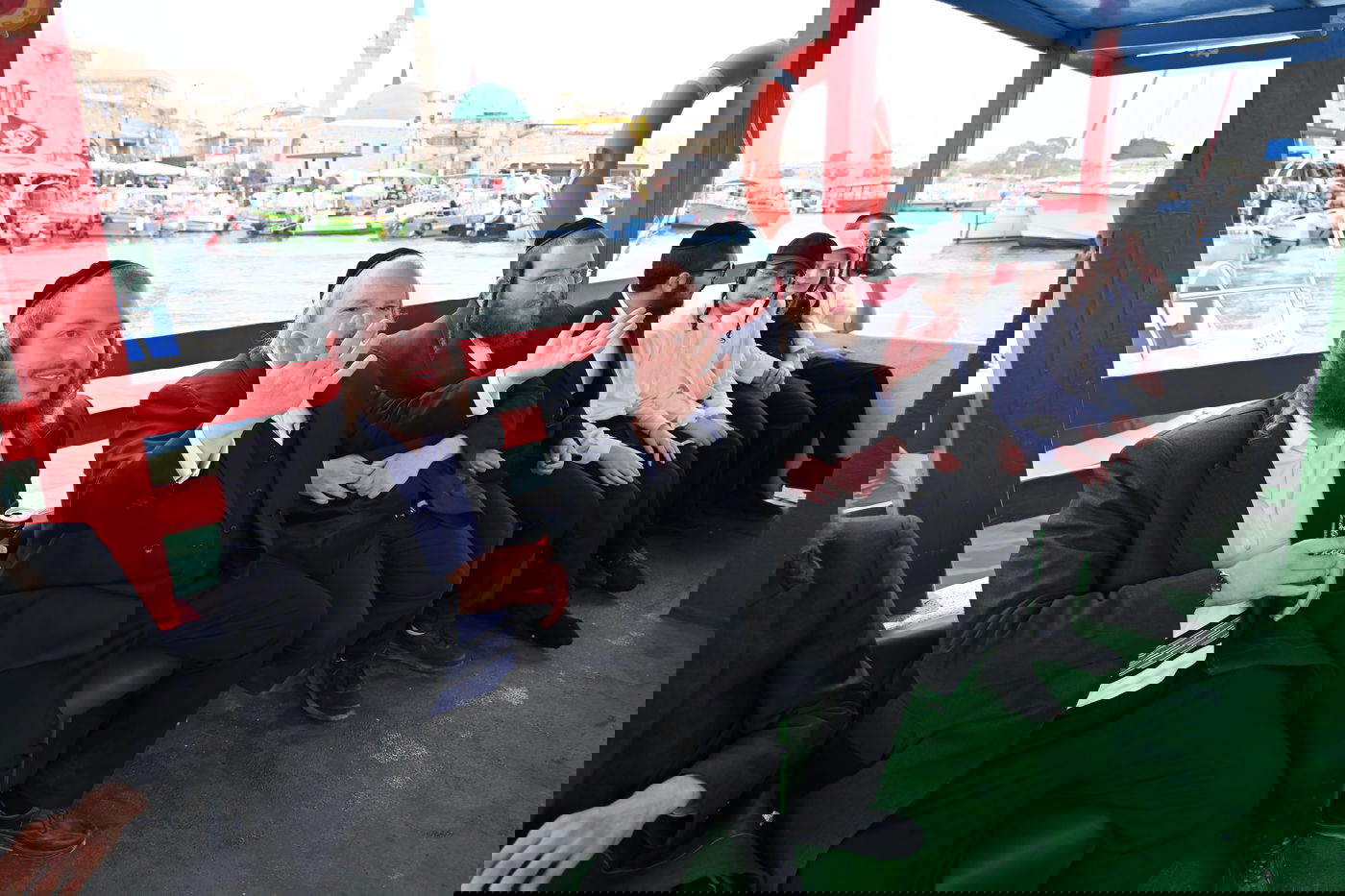 הטיול של הבחורים החסידיים בביתר עילית