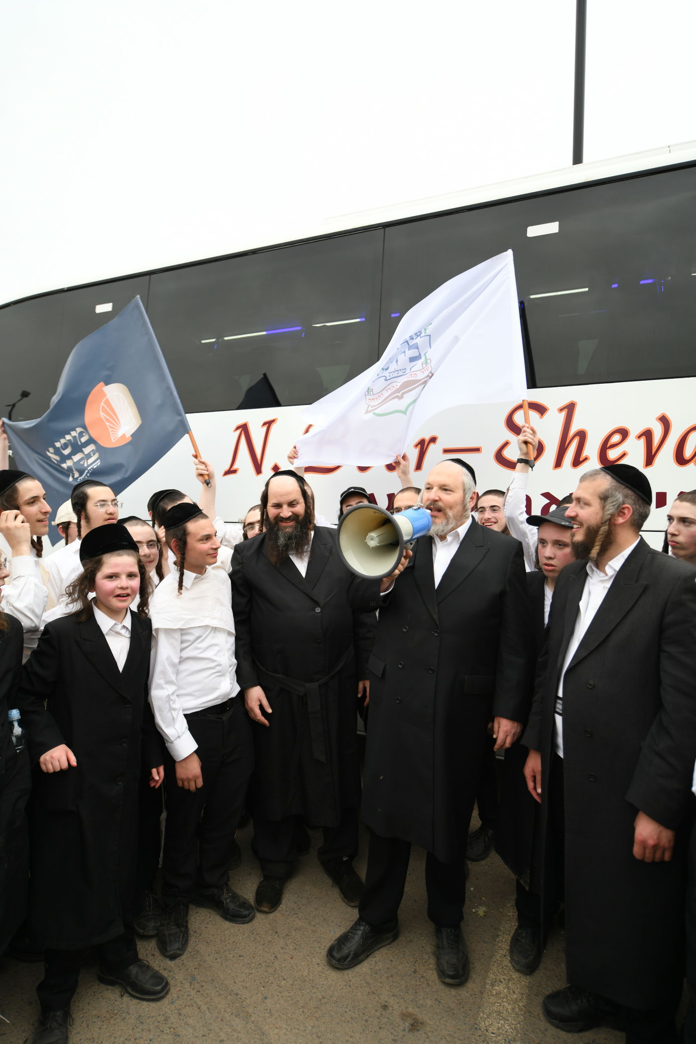 הטיול של הבחורים החסידיים בביתר עילית