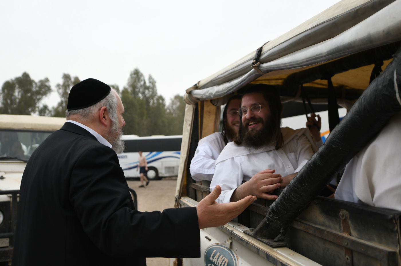 הטיול של הבחורים החסידיים בביתר עילית
