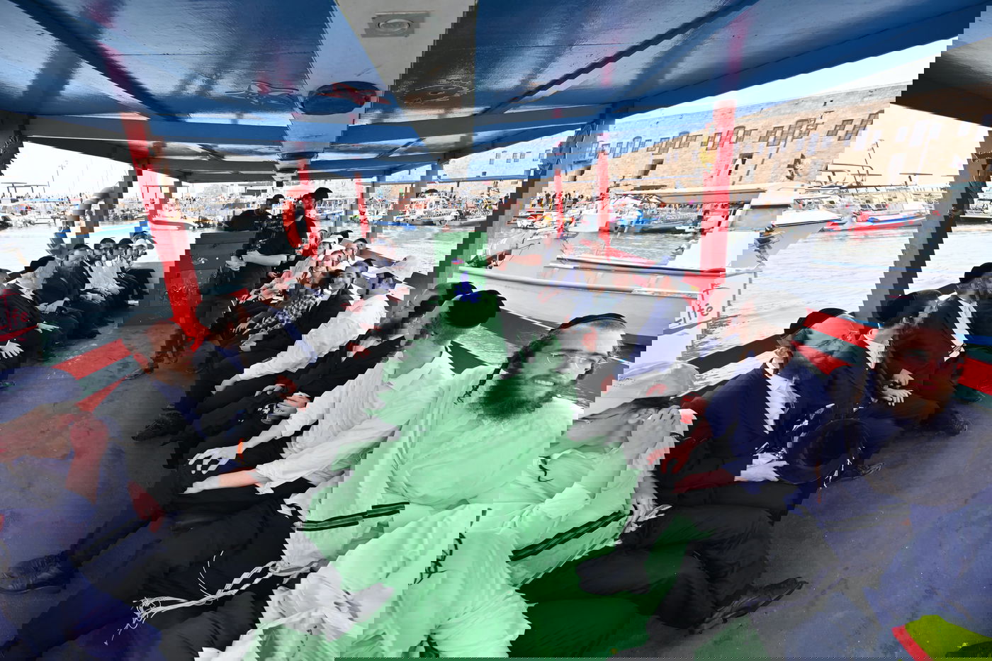 הטיול של הבחורים החסידיים בביתר עילית