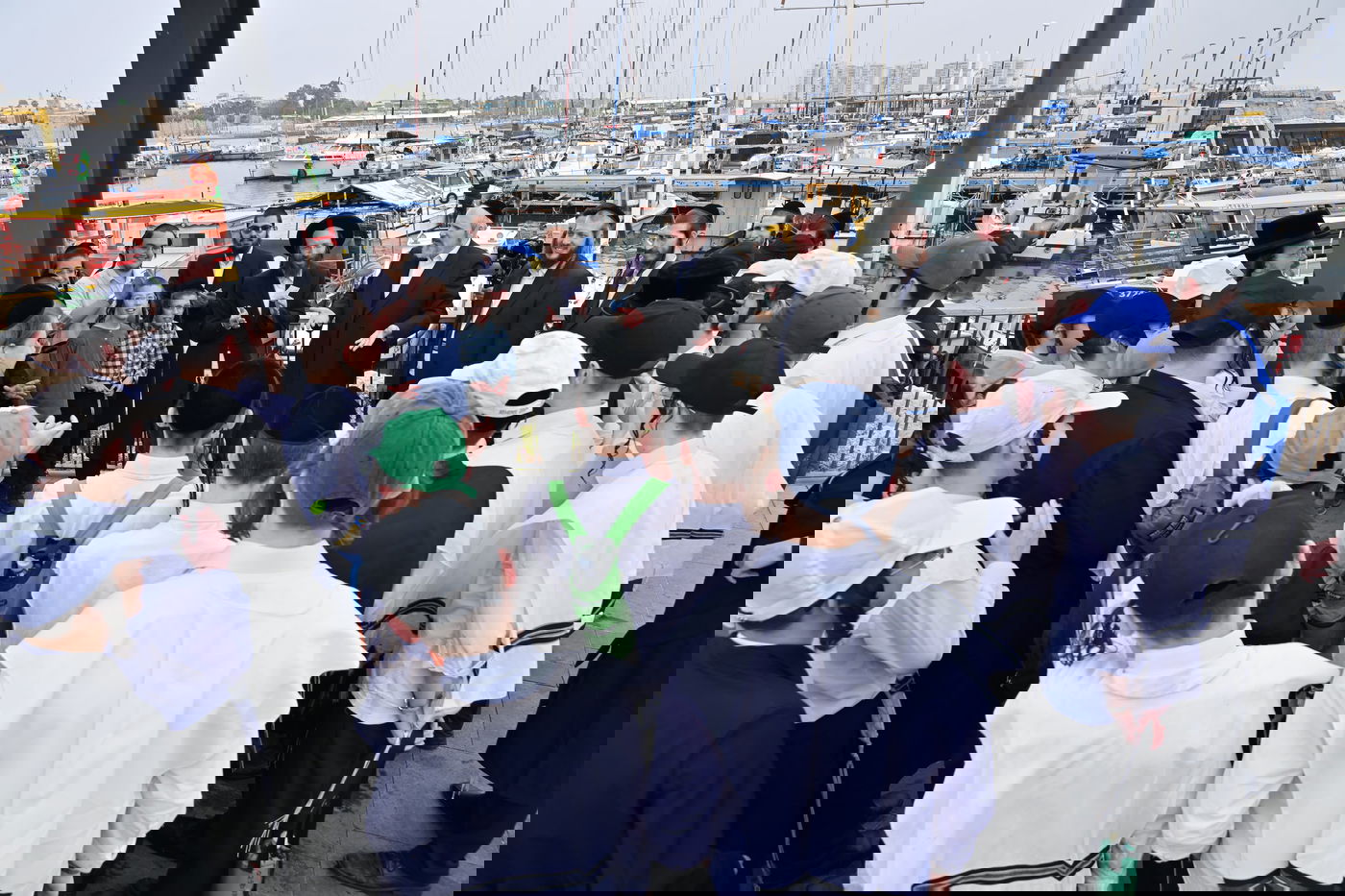 הטיול של הבחורים החסידיים בביתר עילית