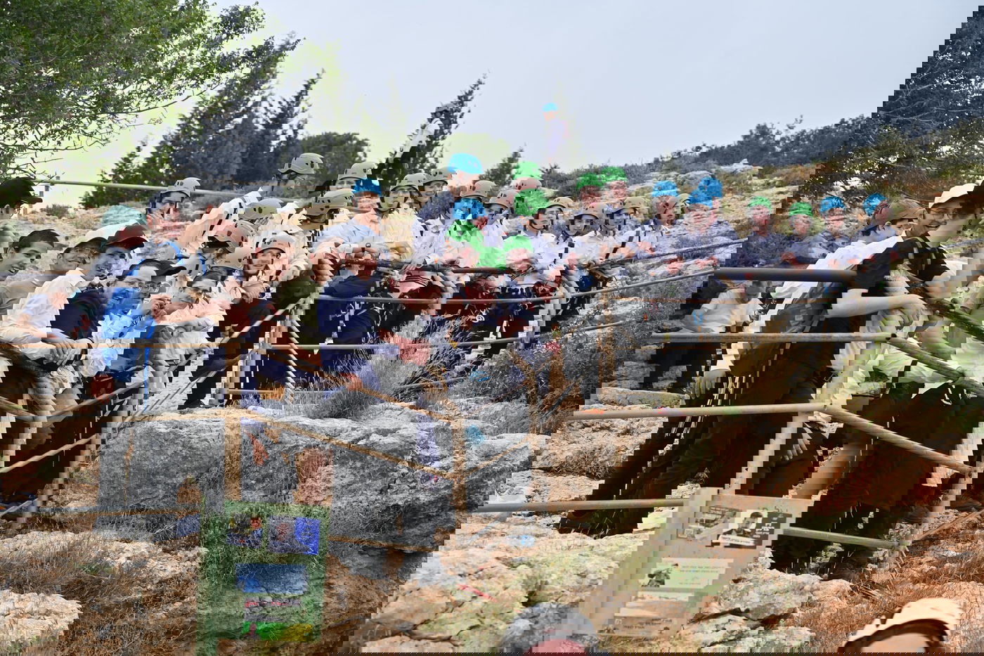 טיול של בחורים חסידיים בבין הזמנים