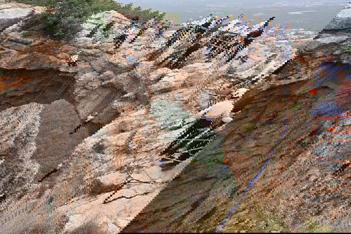 הטיול של הבחורים החסידיים בביתר עילית