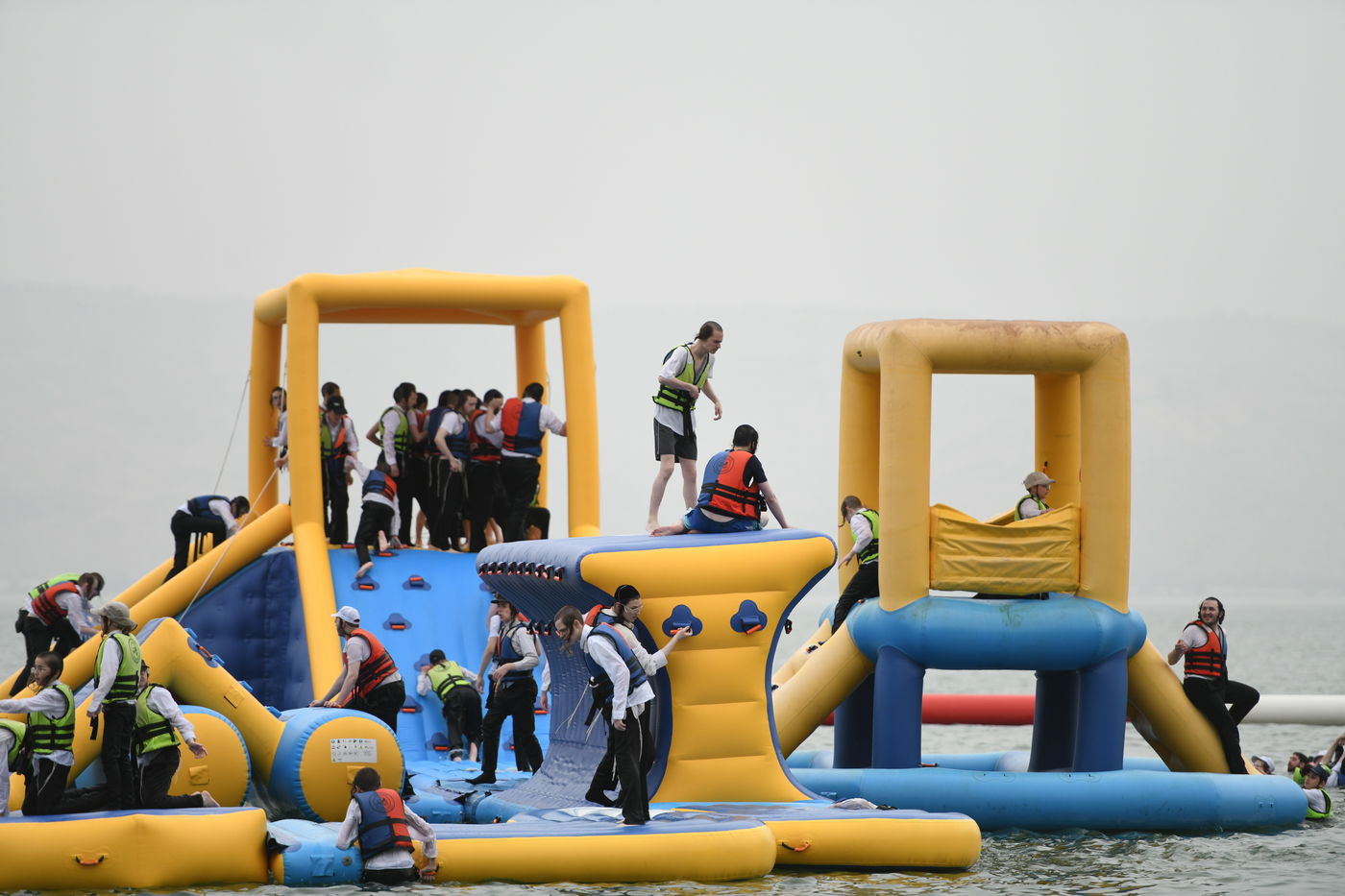 הטיול של הבחורים החסידיים בביתר עילית